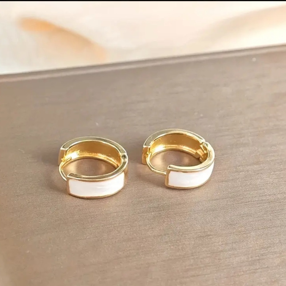 Metadun Trendy Multicolor Enamel Hoop Charm Round Small Huggie Earrings